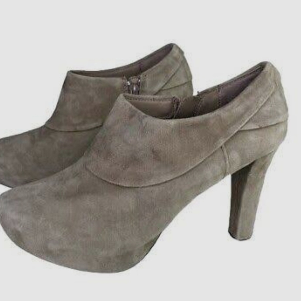 Me Too Women's Taupe Heeled Boots